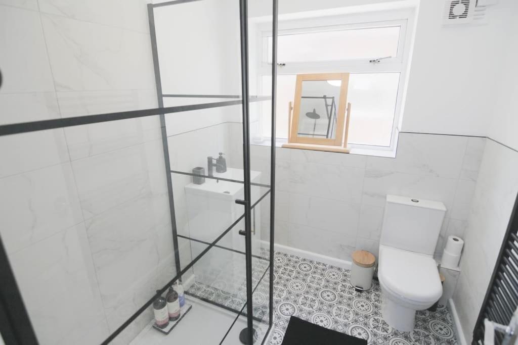 Secluded Central 2 Bed Flat ستارتفورد أبون آفون المظهر الخارجي الصورة